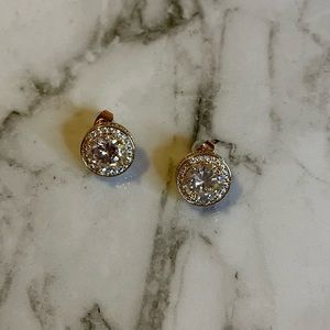 Pretty stud earrings